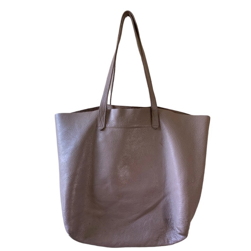 Cuyana Classic tote in “Stone”